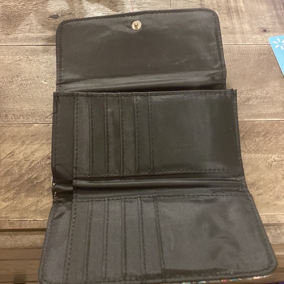 Cute wallet just like new - Picture 3 of 4
